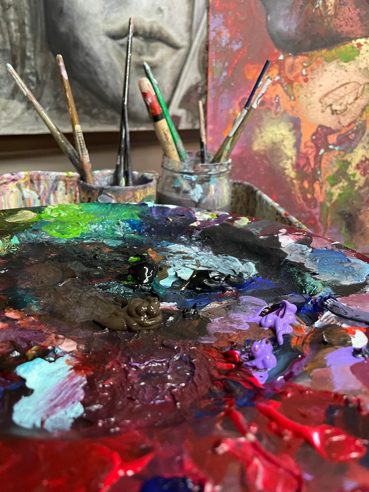 La via del creativo: quando l’arte diventa sopravvivenza